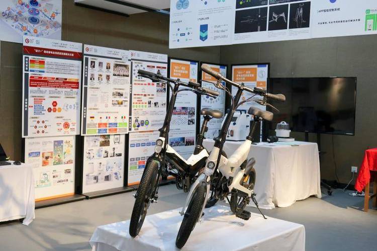 产教融合的创新舞台 广工艺术与设计学院参展作品亮相展览现场